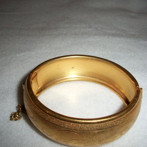 Antique Jewelry - Antique Gold Shell Wide Cuff Bracelet Antique Jewelry - Antique Gold Shell Wide Cuff Bracelet